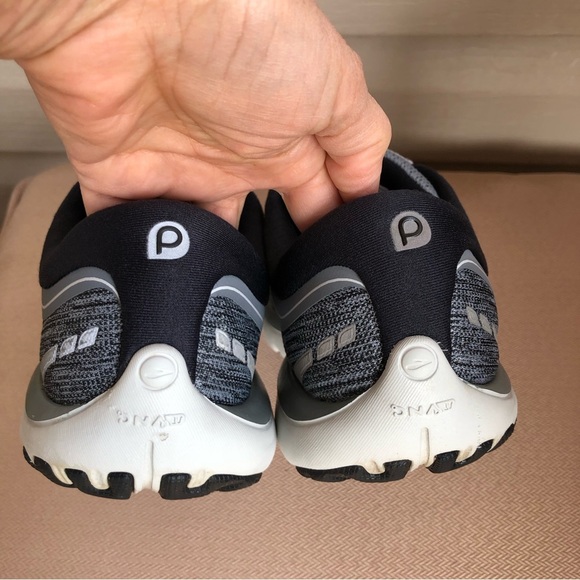 Brooks Flow 7 women’s running Gray / Black Sneakers shoe size 9.5 Medium - Picture 6 of 16